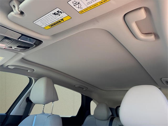 2025 Hyundai Tucson Hybrid Limited Image 12 of 22