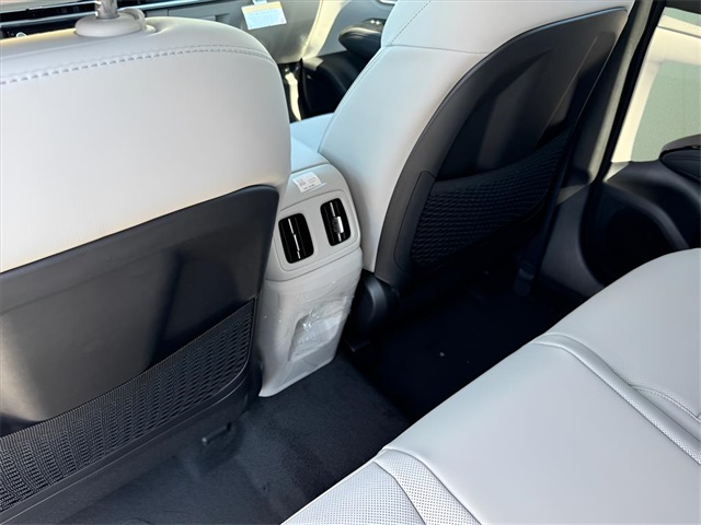2025 Hyundai Tucson Hybrid Limited Image 10 of 22