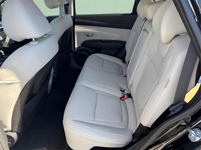 2025 Hyundai Tucson Hybrid Limited Image 8 of 22