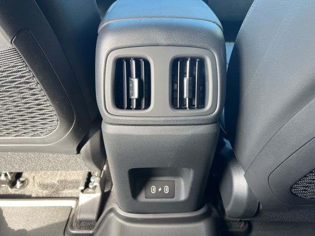 Vehicle image 19 of 23