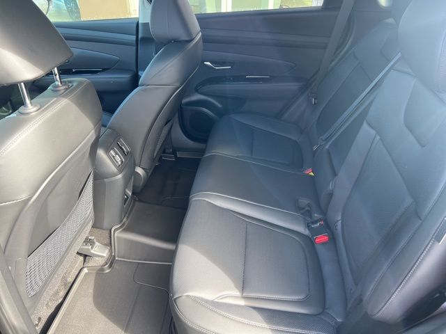 Vehicle image 18 of 23
