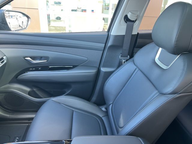 Vehicle image 7 of 23