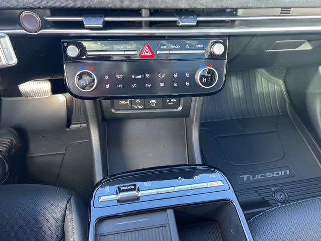 Vehicle image 11 of 23