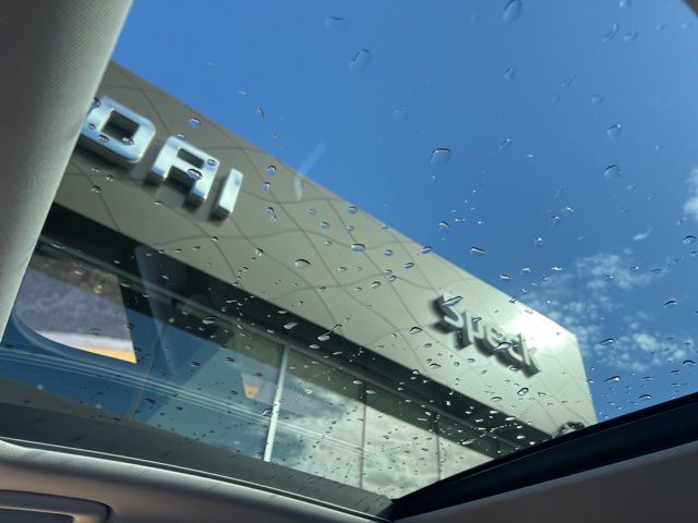 Vehicle image 13 of 23
