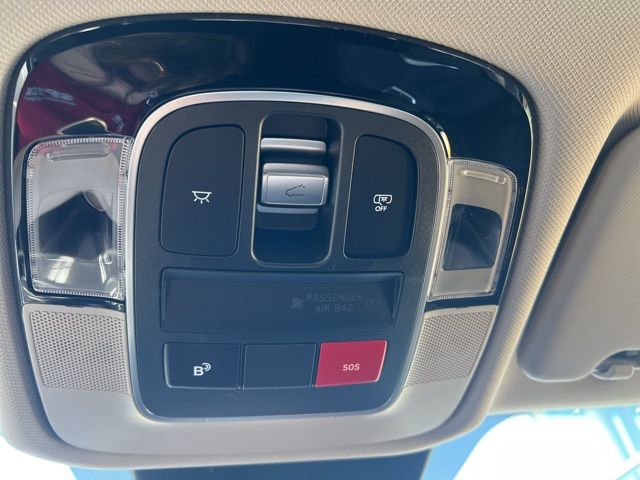 Vehicle image 12 of 23
