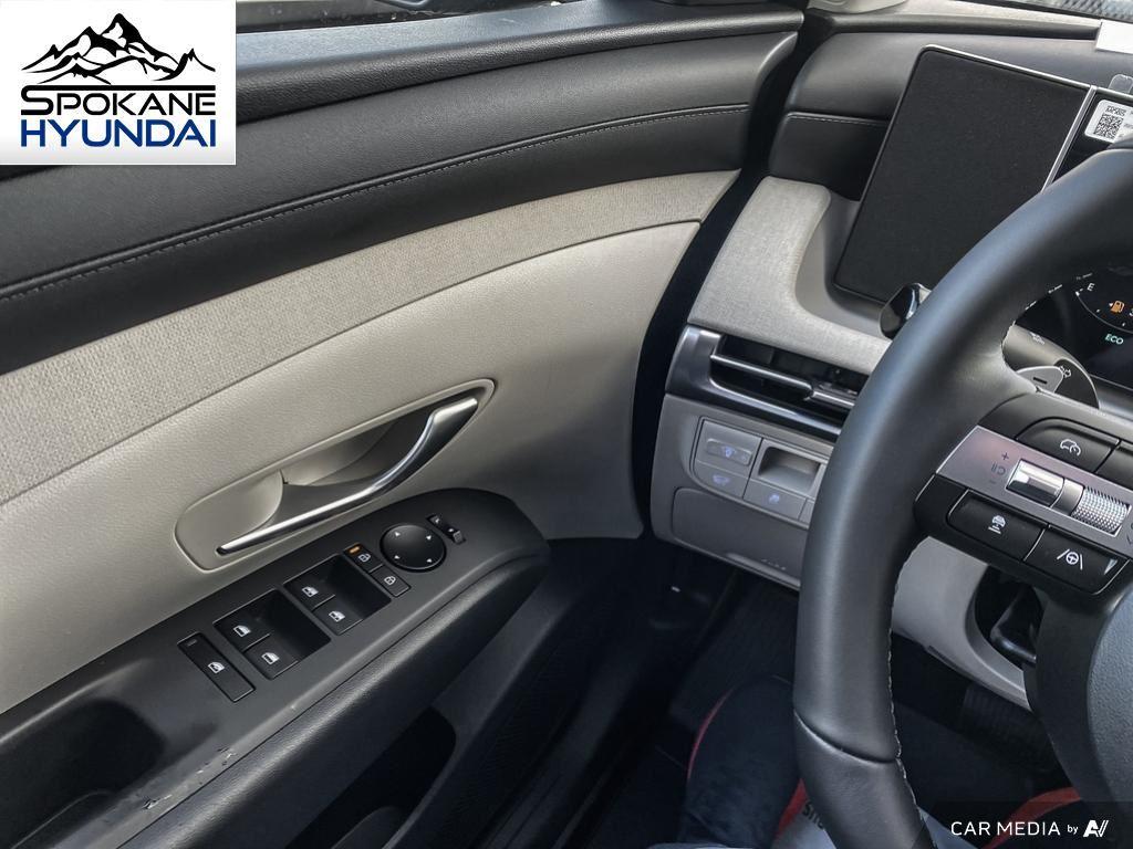 Vehicle image 21 of 29