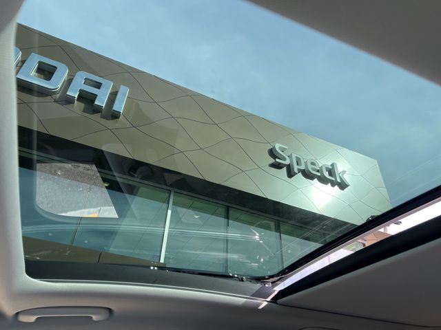 Vehicle image 14 of 23