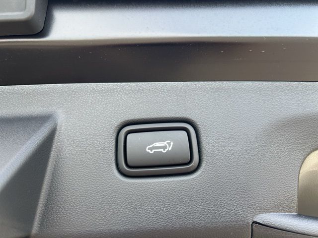 Vehicle image 22 of 23