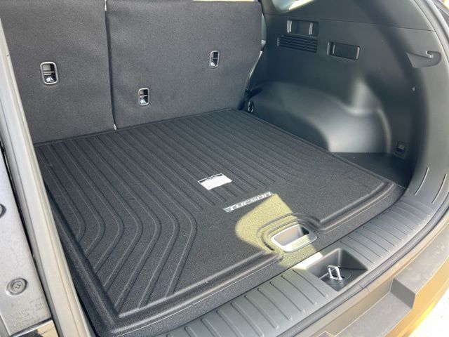Vehicle image 21 of 23