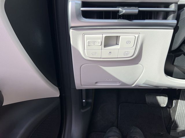 Vehicle image 18 of 23