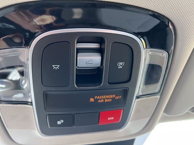 Vehicle image 13 of 23