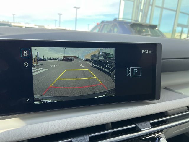 Vehicle image 11 of 23
