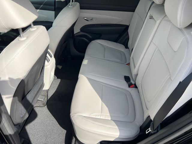 Vehicle image 19 of 23