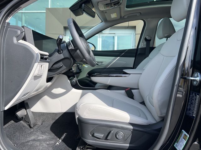 Vehicle image 7 of 23