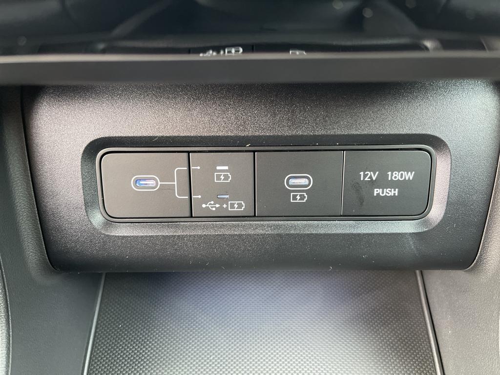 Vehicle image 21 of 40