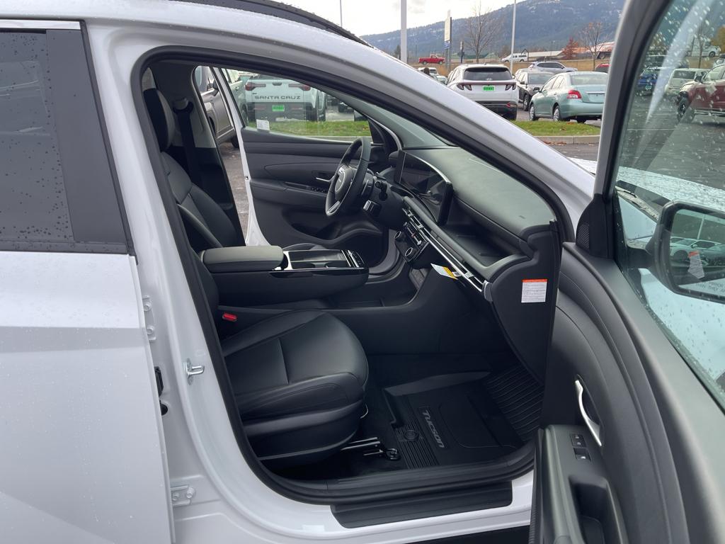Vehicle image 38 of 40