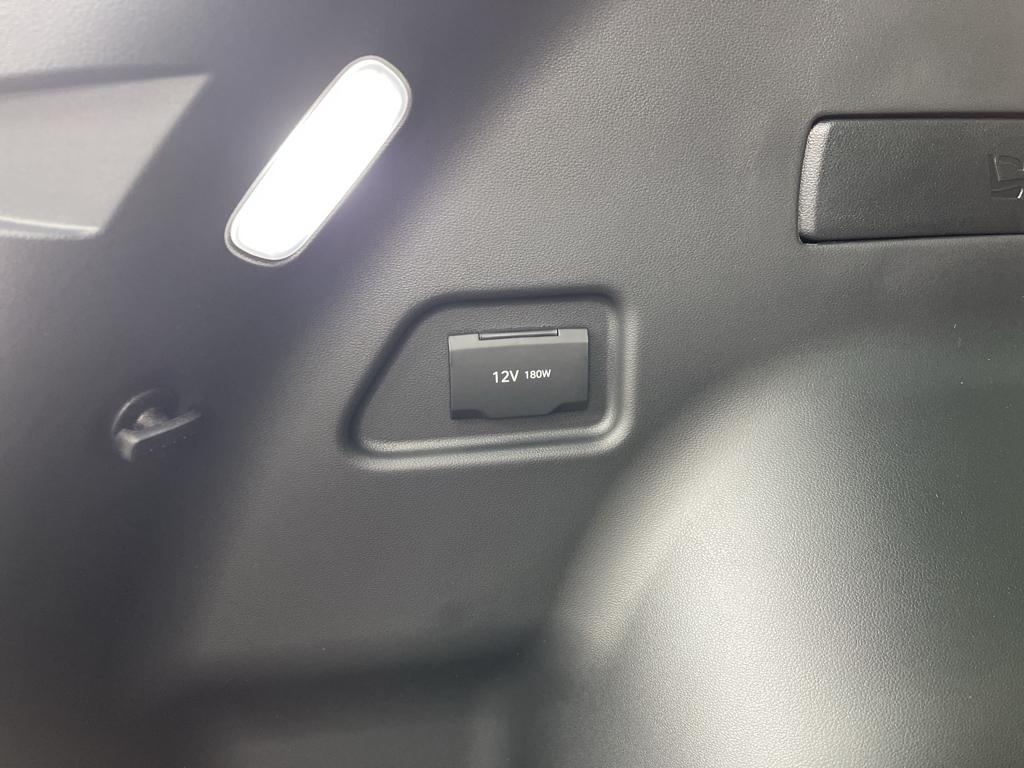 Vehicle image 33 of 40