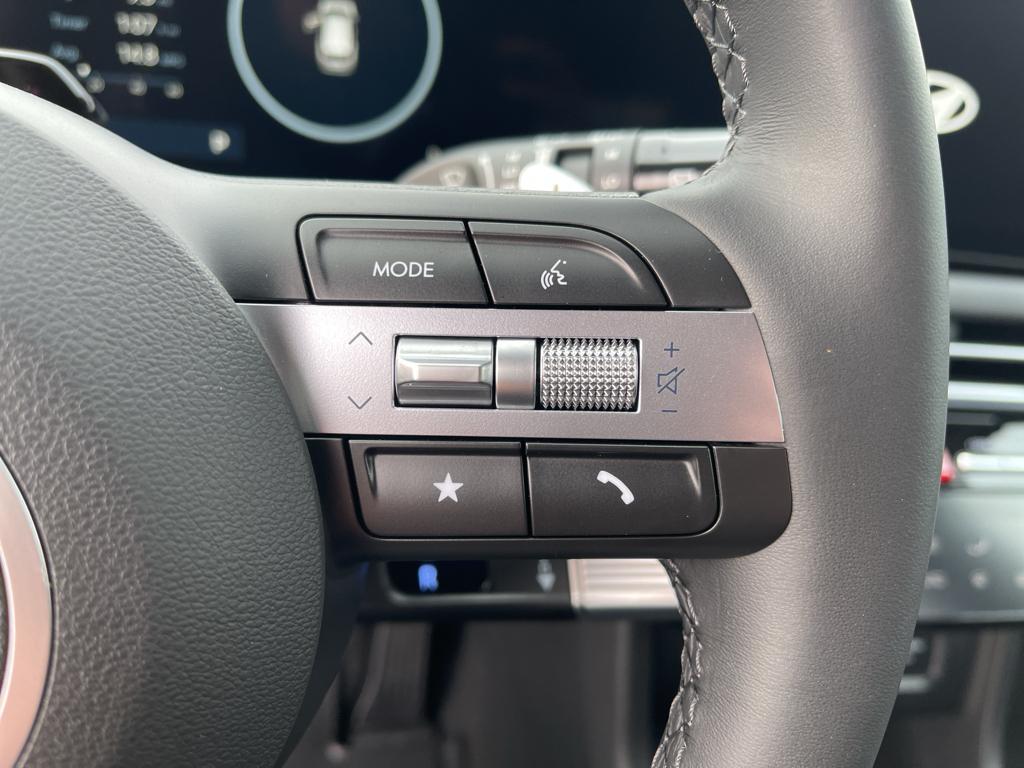 Vehicle image 16 of 40