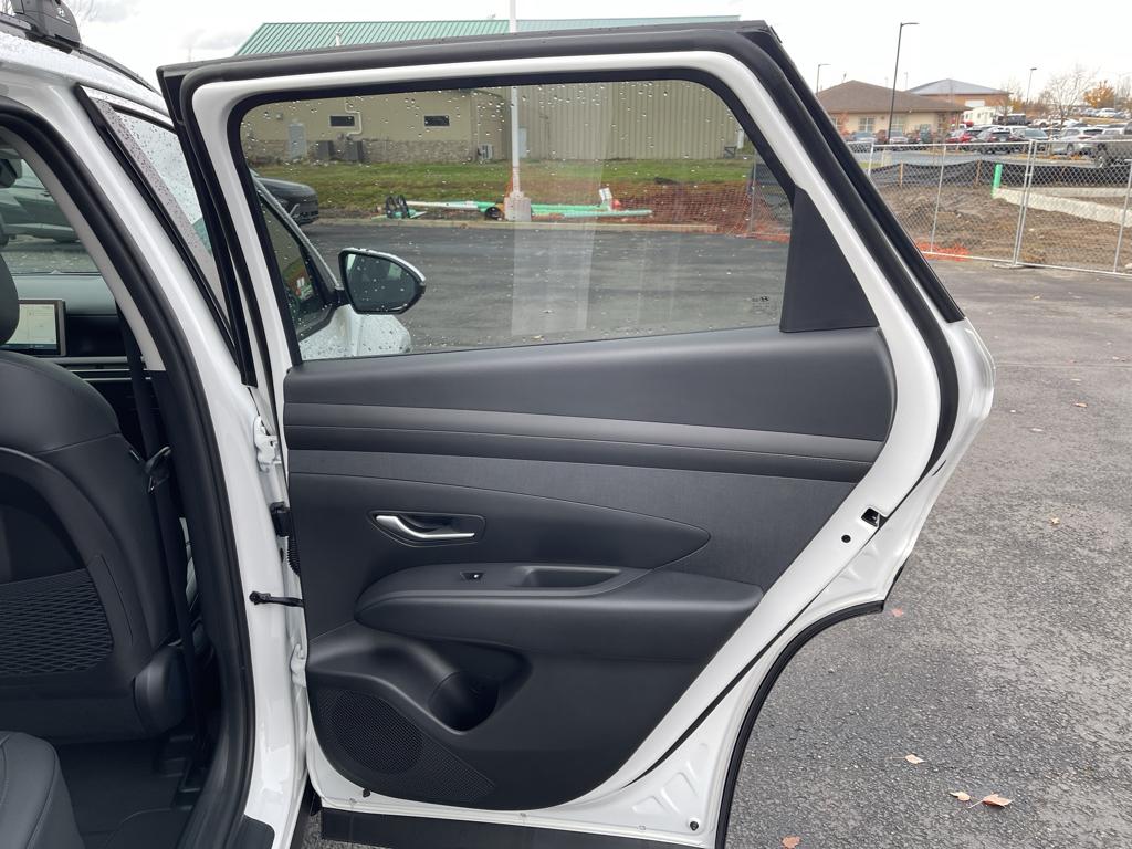 Vehicle image 36 of 40
