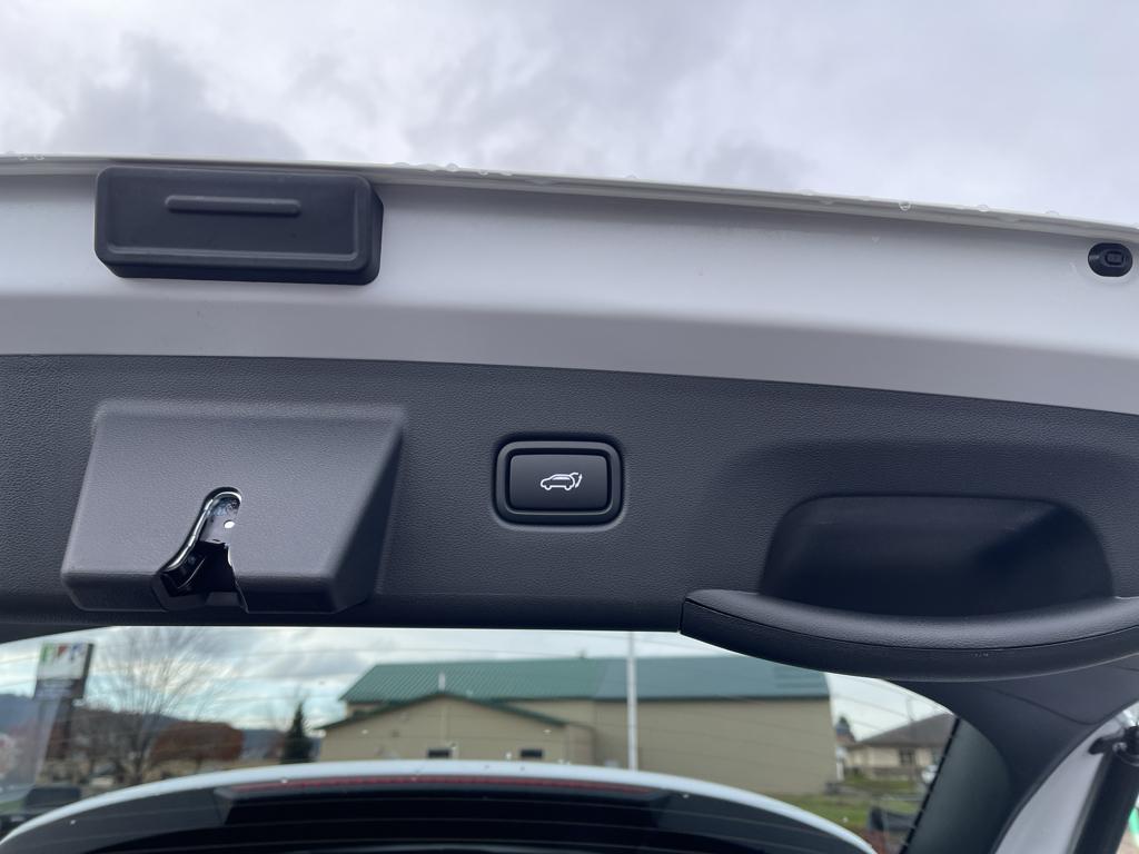 Vehicle image 34 of 40