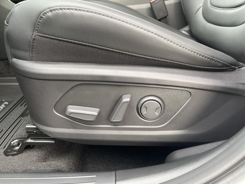 Vehicle image 12 of 40