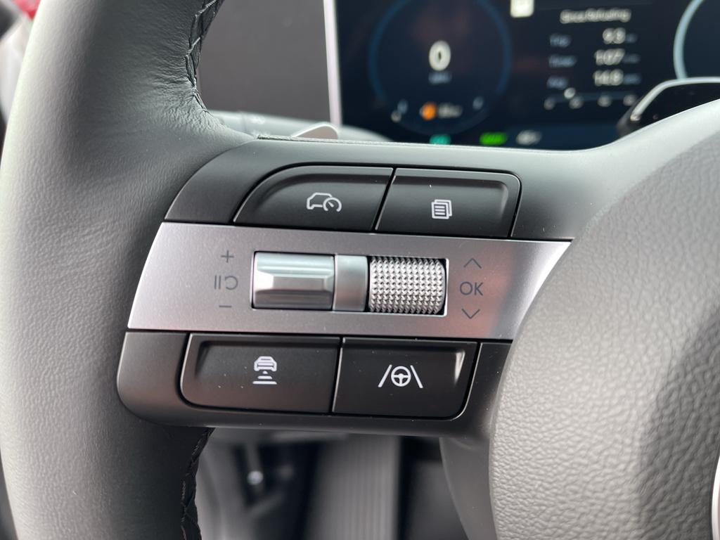 Vehicle image 17 of 40