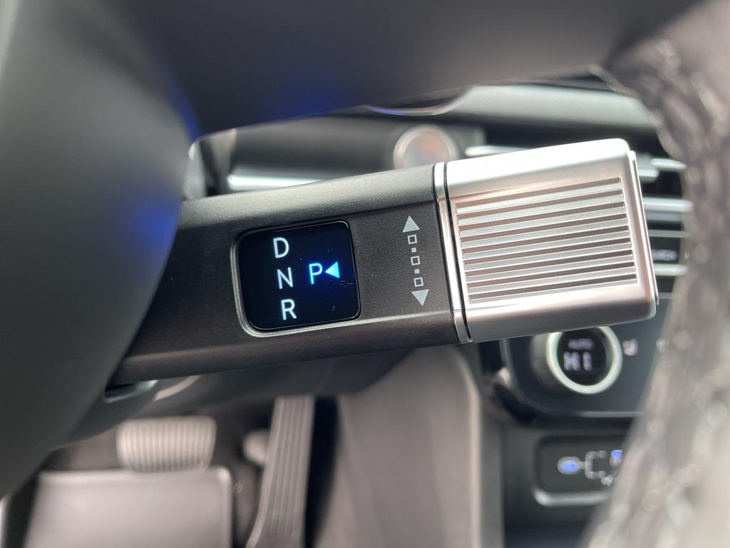 Vehicle image 18 of 40