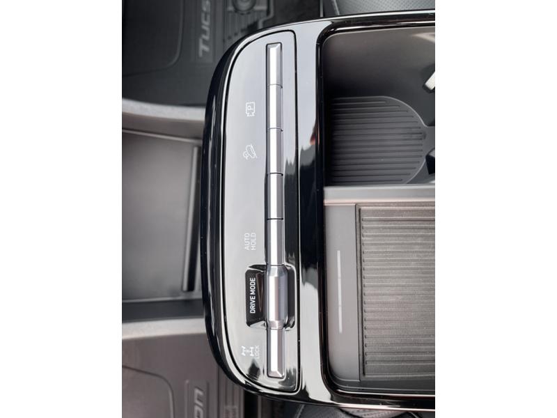 Vehicle image 22 of 40