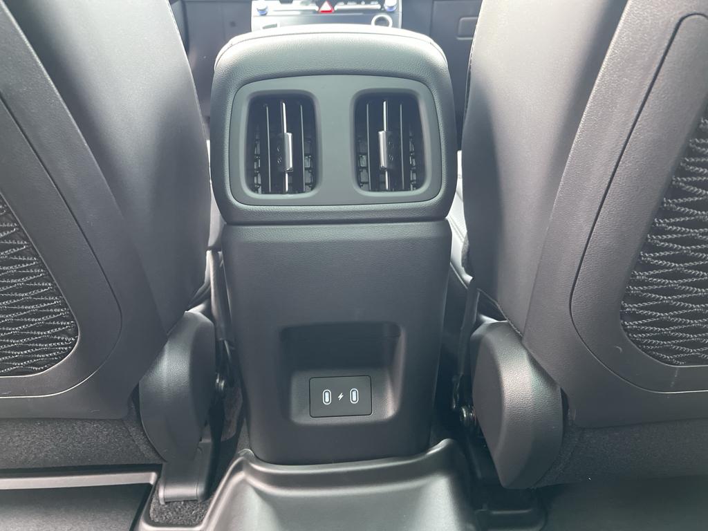 Vehicle image 29 of 40