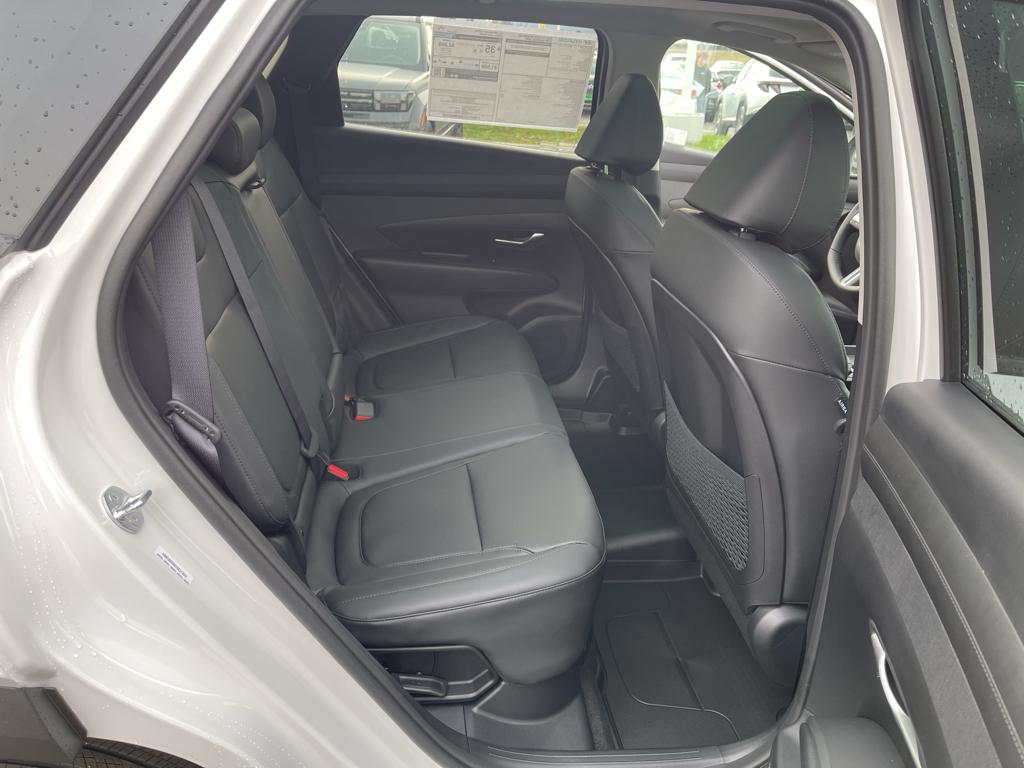 Vehicle image 35 of 40