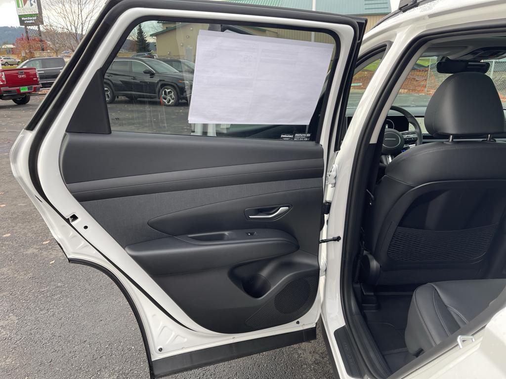 Vehicle image 27 of 40