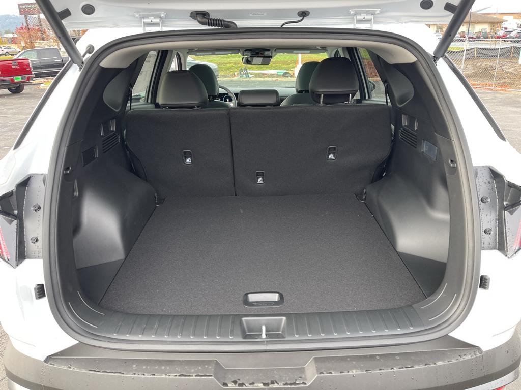 Vehicle image 32 of 40
