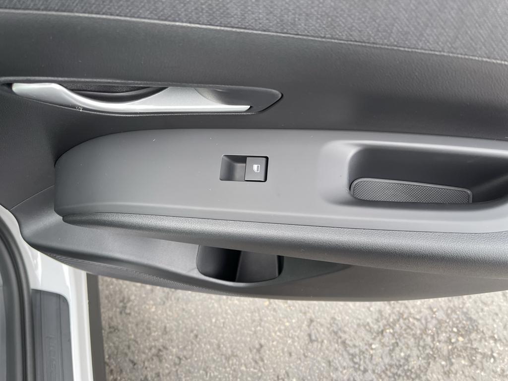 Vehicle image 37 of 40