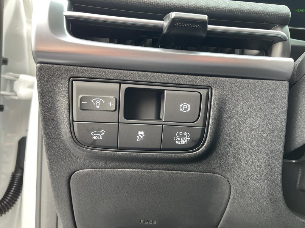 Vehicle image 13 of 40