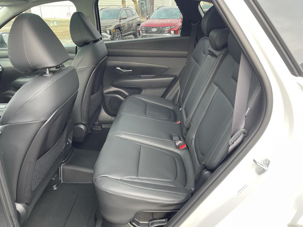 Vehicle image 26 of 40