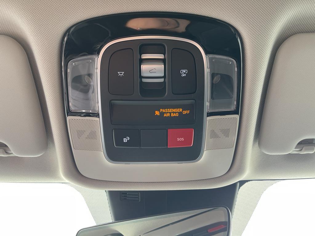 Vehicle image 24 of 40