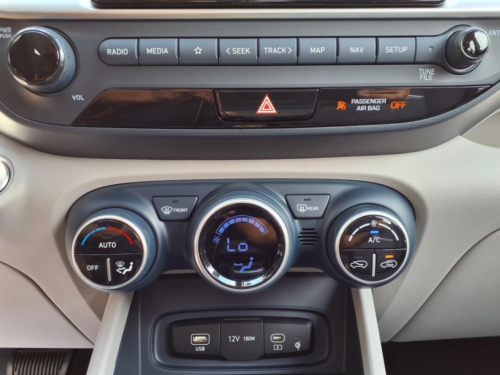 Vehicle image 27 of 32