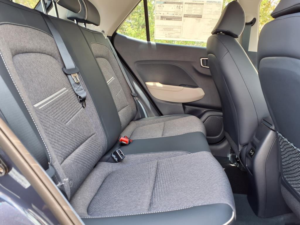 Vehicle image 11 of 32