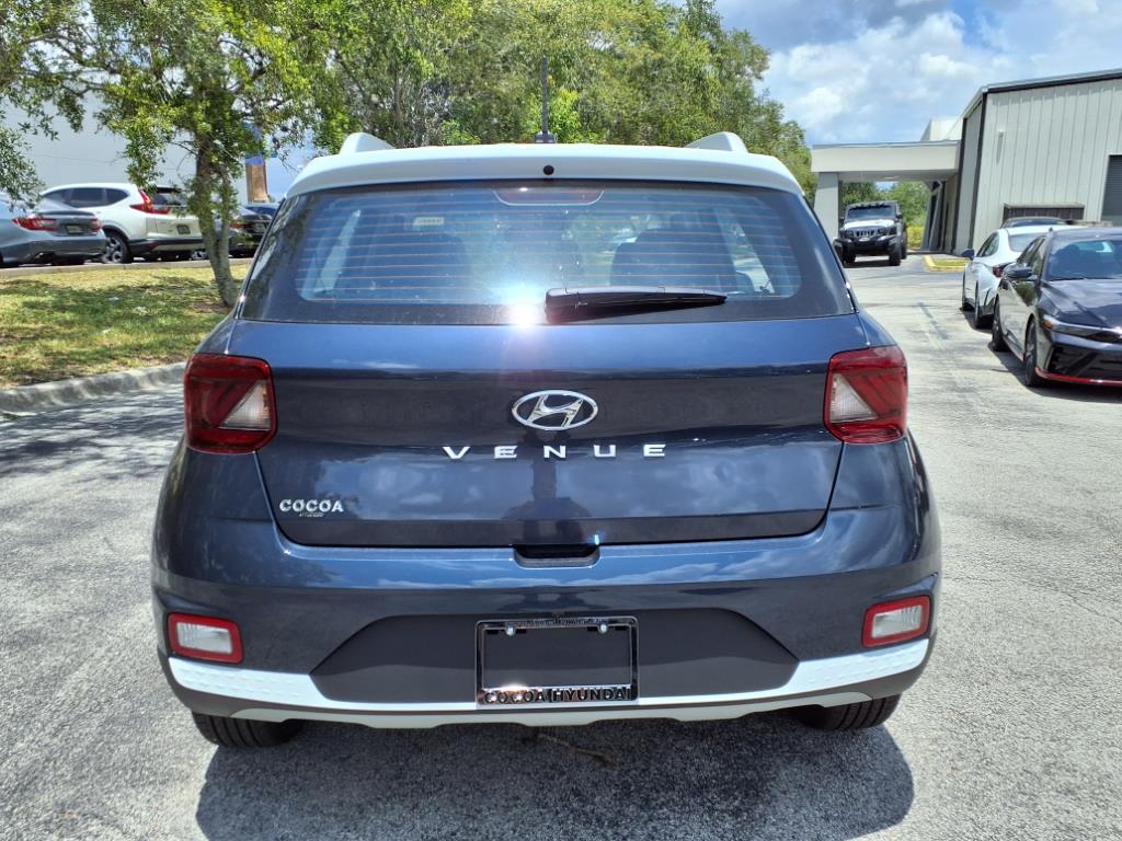 Vehicle image 6 of 32