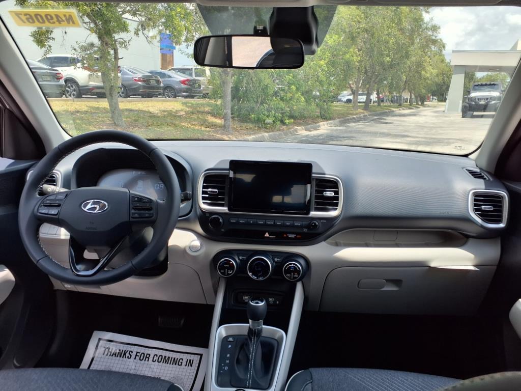Vehicle image 14 of 32