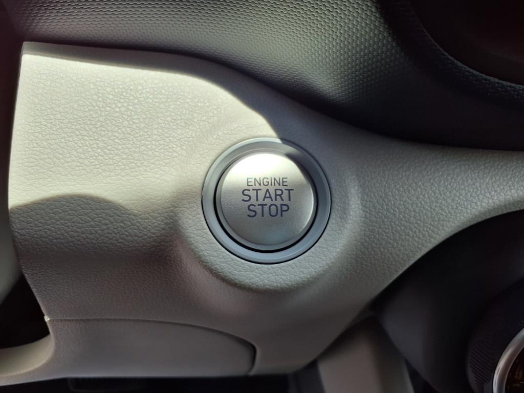 Vehicle image 28 of 32