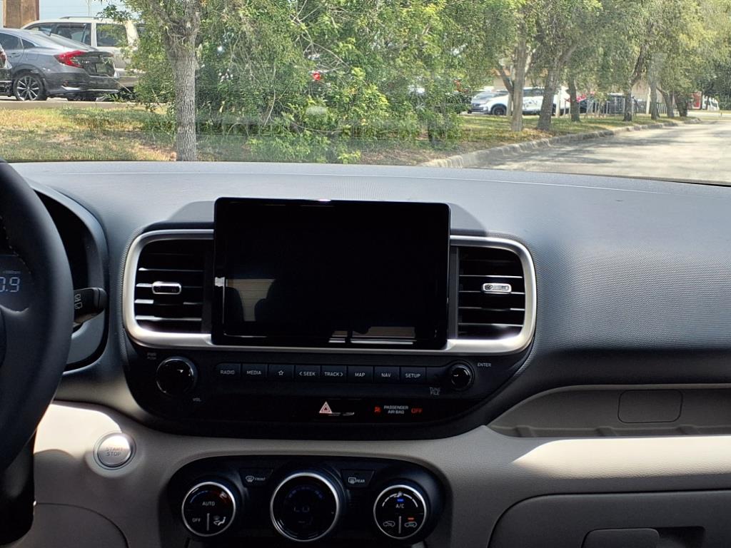 Vehicle image 17 of 32