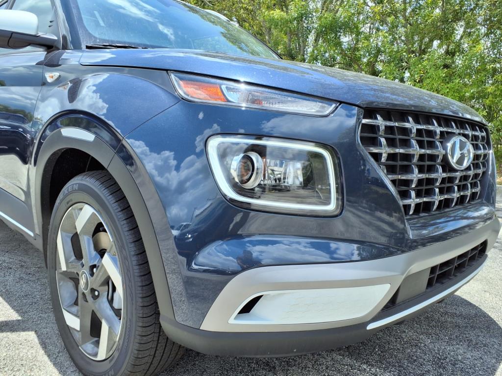 Vehicle image 25 of 32