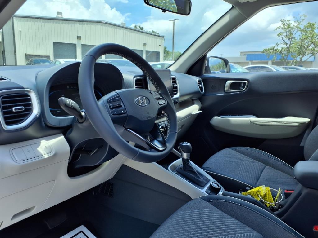 Vehicle image 15 of 32