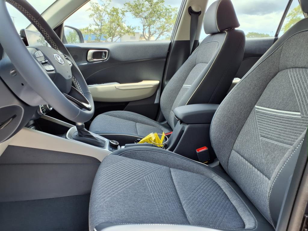 Vehicle image 12 of 32