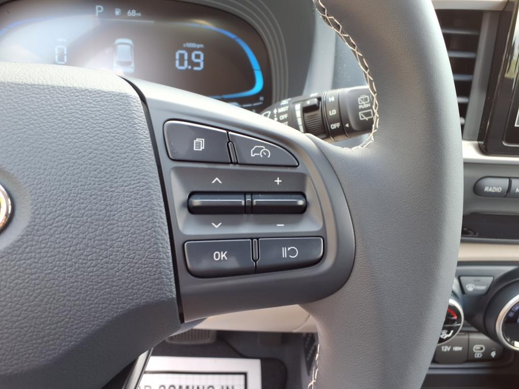Vehicle image 29 of 32