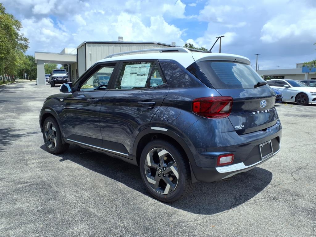 Vehicle image 7 of 32