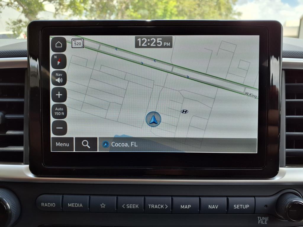 Vehicle image 21 of 32