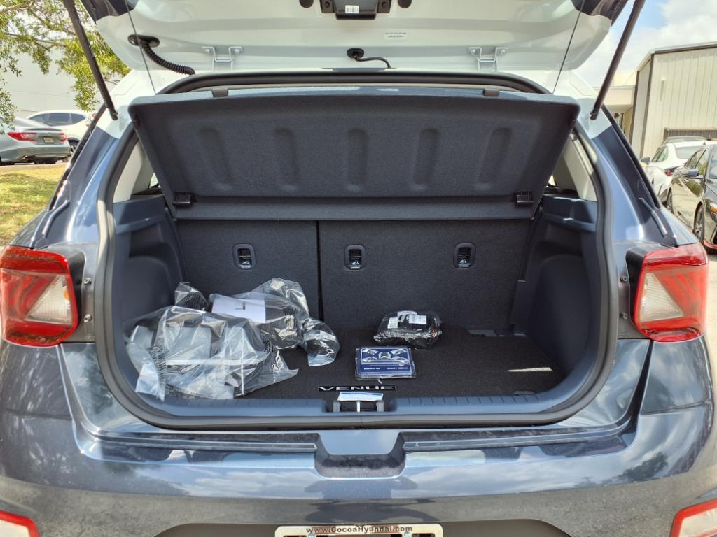 Vehicle image 30 of 32