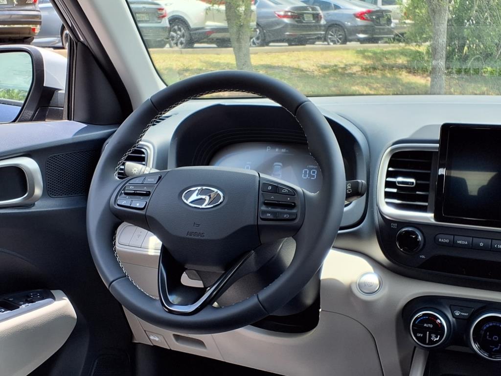 Vehicle image 16 of 32